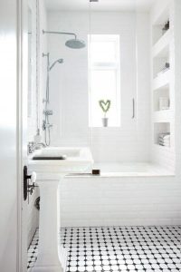 petite salle de bain blanche