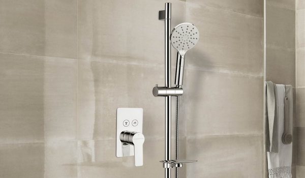 A quelle hauteur installer une barre de douche ?