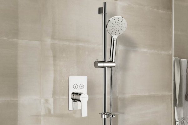 A quelle hauteur installer une barre de douche ?