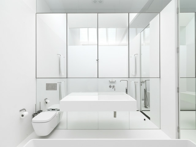 grand-miroir-salle-de-bains-mur