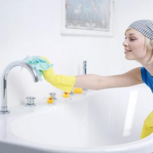 Comment bien nettoyer et entretenir sa baignoire