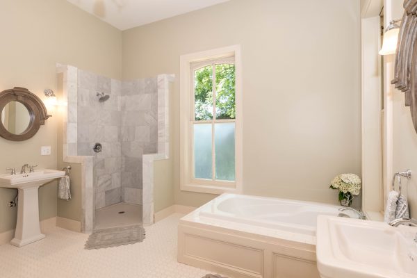 Comment installer une niche de douche dans votre salle de bain ?